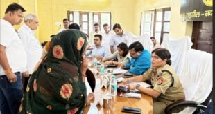 सम्पूर्ण समाधान दिवस में जिलाधिकारी व एसपी ने सुनीं फरियादियों की समस्याएं