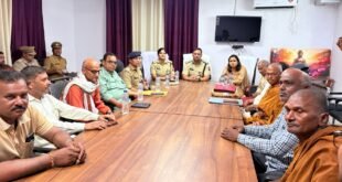 संकिसा बौद्ध महोत्सव की तैयारियां तेज: डीआईजी ने अधिकारियों के साथ किया निरीक्षण, दोनों समुदायों के लोगों से की वार्ता